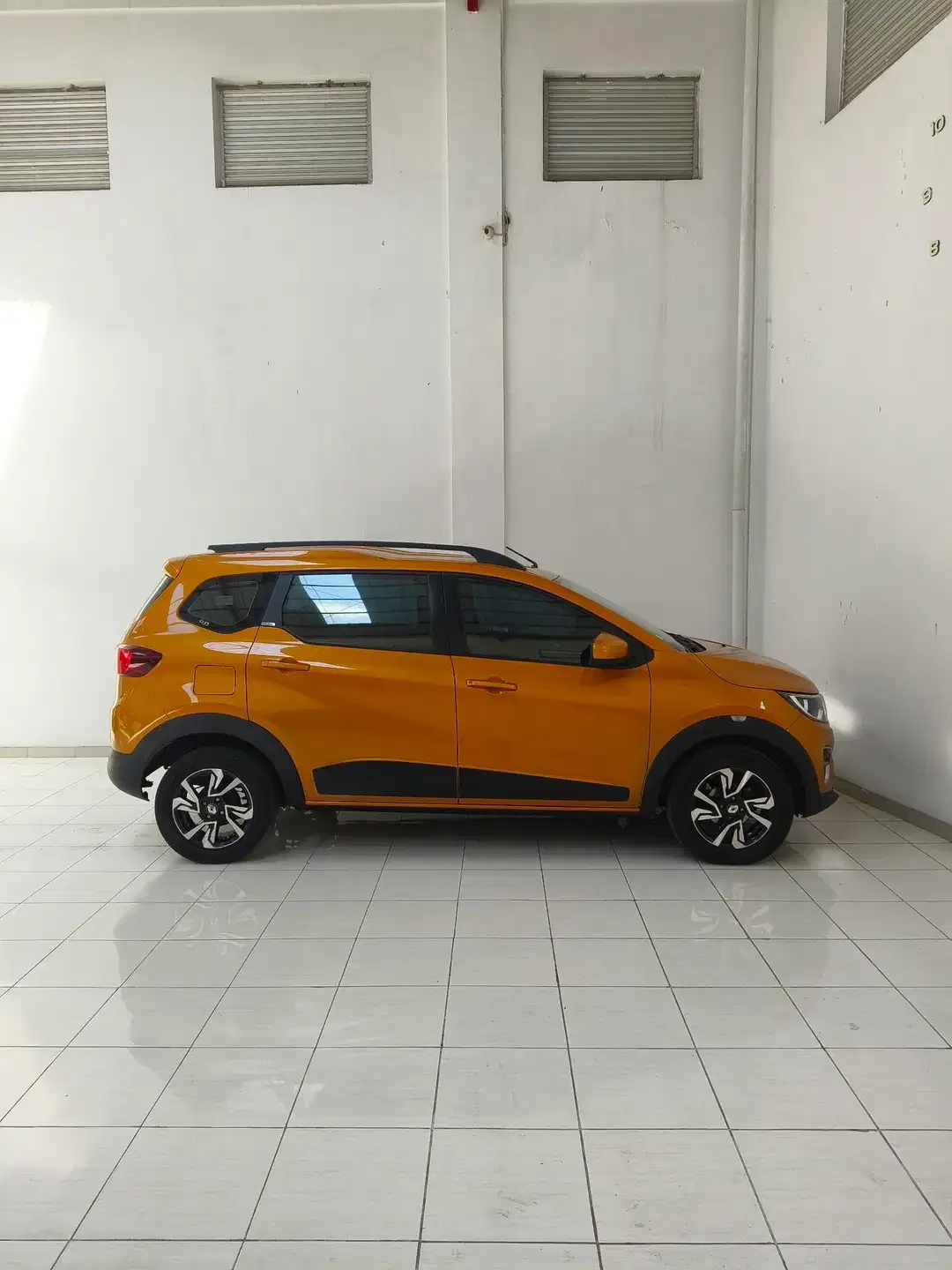 Renault Triber 1.0RXZ A/T 2020 - Image 8 of 10