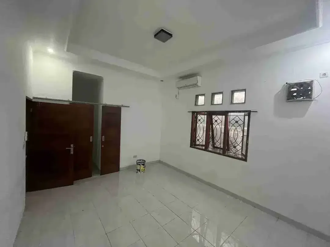 Rumah 2 Lantai Renon Dekat Lapangan Puputan - Image 3 of 10