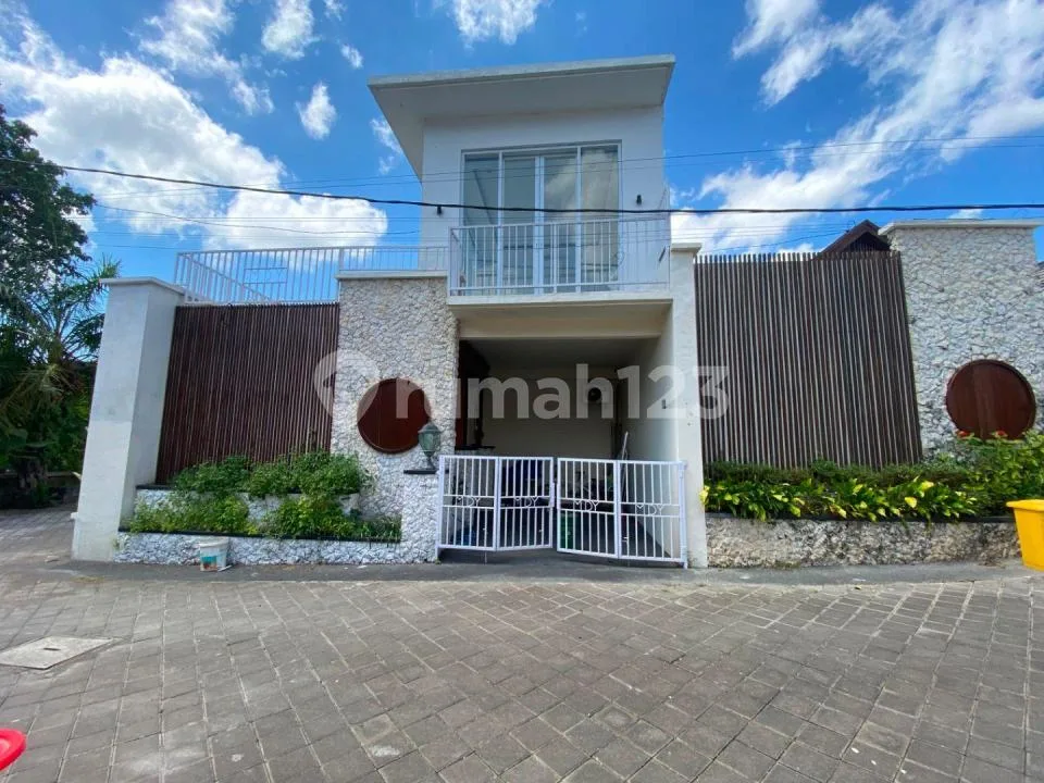 Dijual Villa Modern Canggu, Bali -Fully Furnished - Image 1 of 4