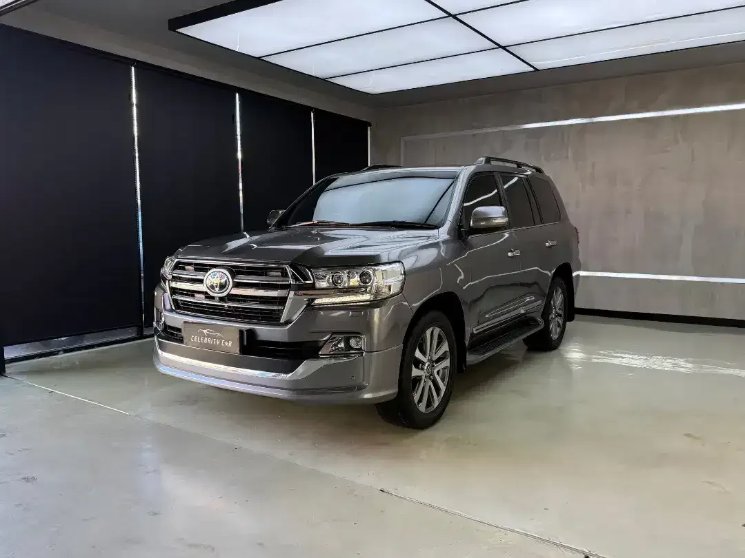 Toyota Land Cruiser 200 VXR 4x4 2020 - Image 2 of 10