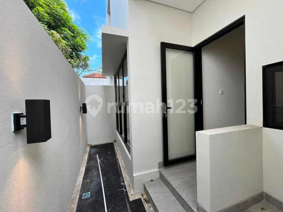 Termurah di Sanur 3 Kamar Tidur Semi Furniah Bagus Rumah Baru - Image 3 of 4