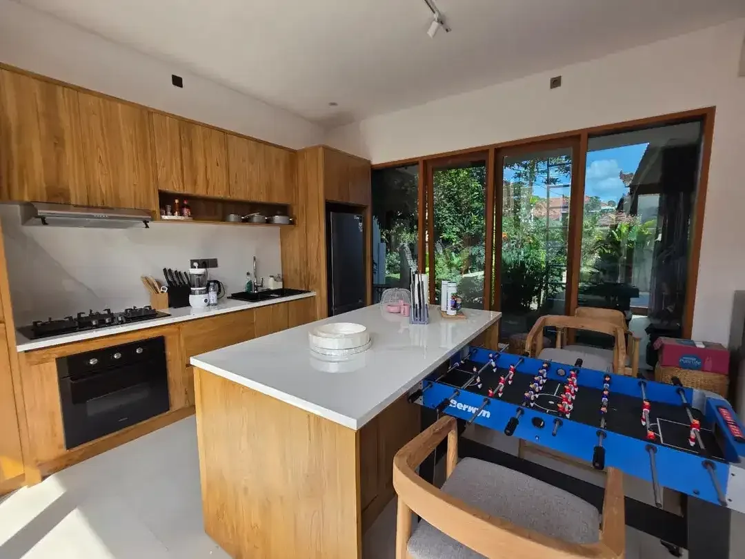 SPACIOUS 4BR VILLA FULLY FURNISHED WALK TO SANUR BEACH - Image 7 of 9