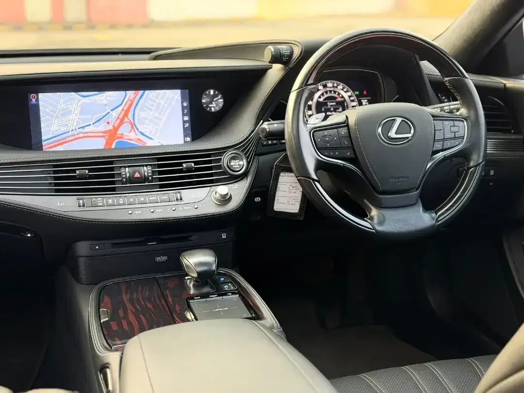 Lexus LS 500 H sedan super mewah - Image 5 of 6