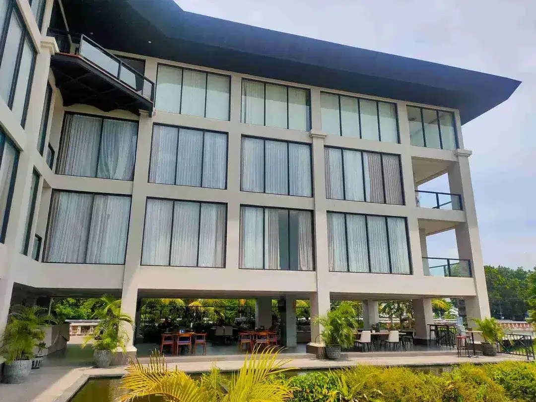 Hotel Mewah View Laut dan Sungai Depan Bali Safari Gianyar - Image 1 of 10