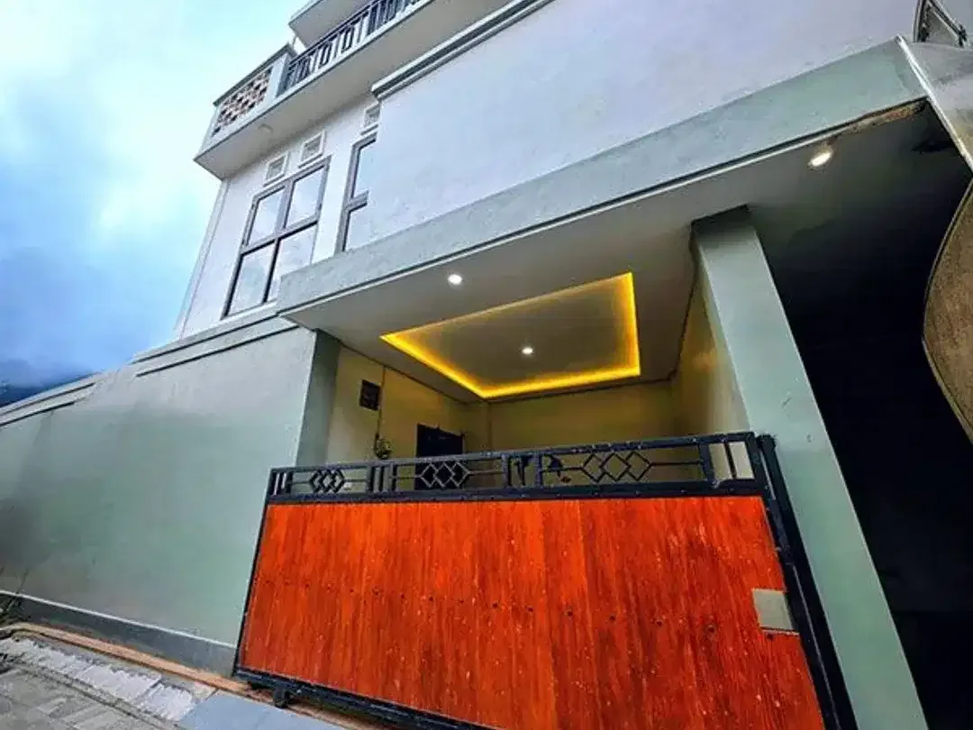 [Amr-070.Arw] Disewakan Tahunan Rumah Baru 3 Lantai di Penatih, Denpasar - Image 2 of 10