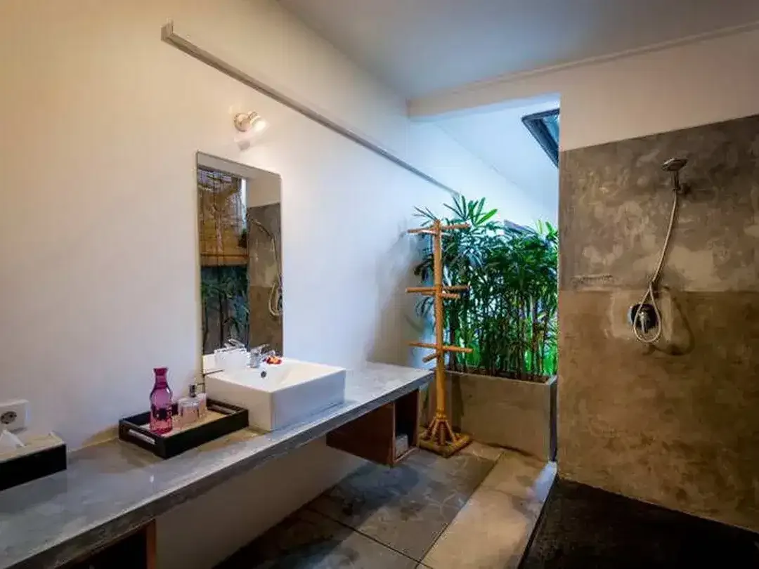 Luxurious 5-Bedroom Villa with Magnificent Pool in Seminyak - Image 3 of 10