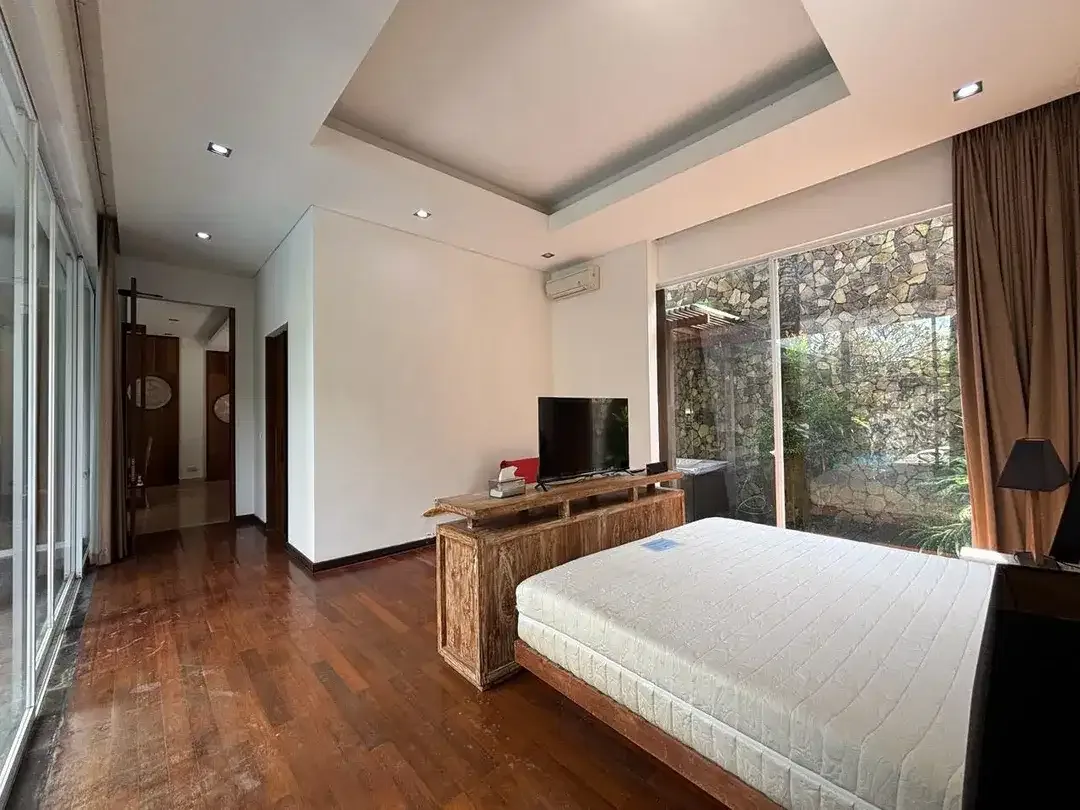 VILLA MEWAH DI KOMPLEK KUTA FAMILY KEROBOKAN - Image 3 of 10
