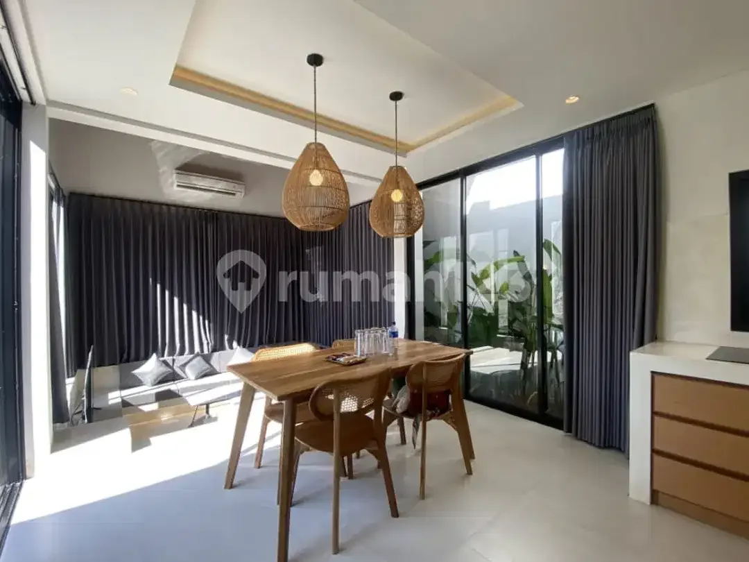 Modern Tropical Villa In Pererenan - Image 2 of 6