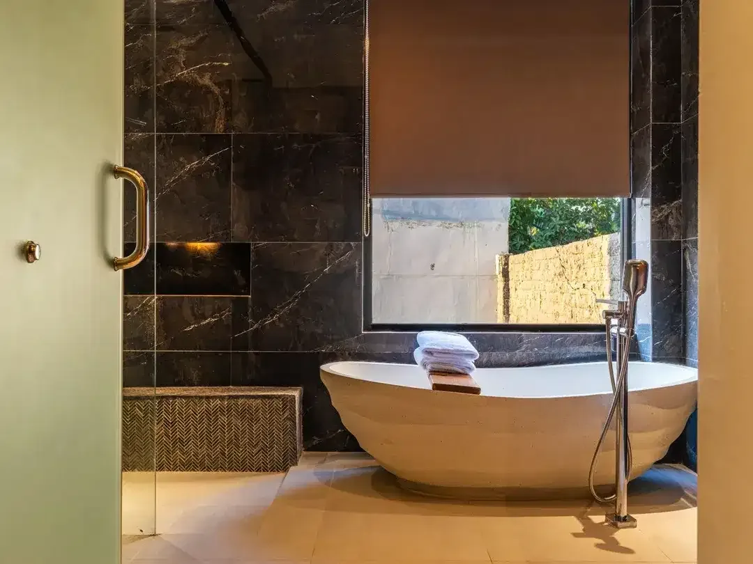 FOR SALE LUXURY VILLA IN THE HEART OF SEMINYAK - Image 7 of 10