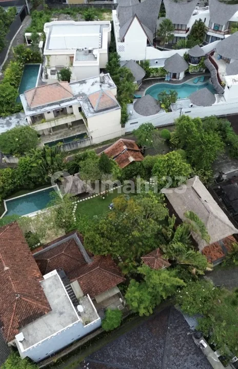 Balinese Style Villa 5 Bedrooms 1250M2- Batan Kangin Berawa Canggu - Image 2 of 4