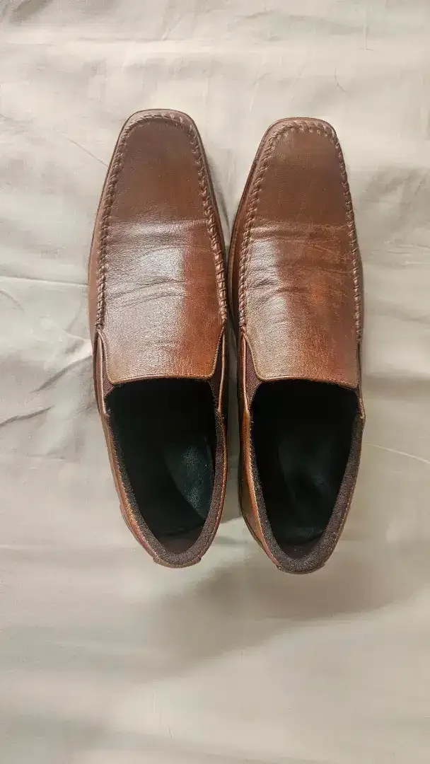 Dijual sepatu kulit asli warna coklat - Image 1 of 4