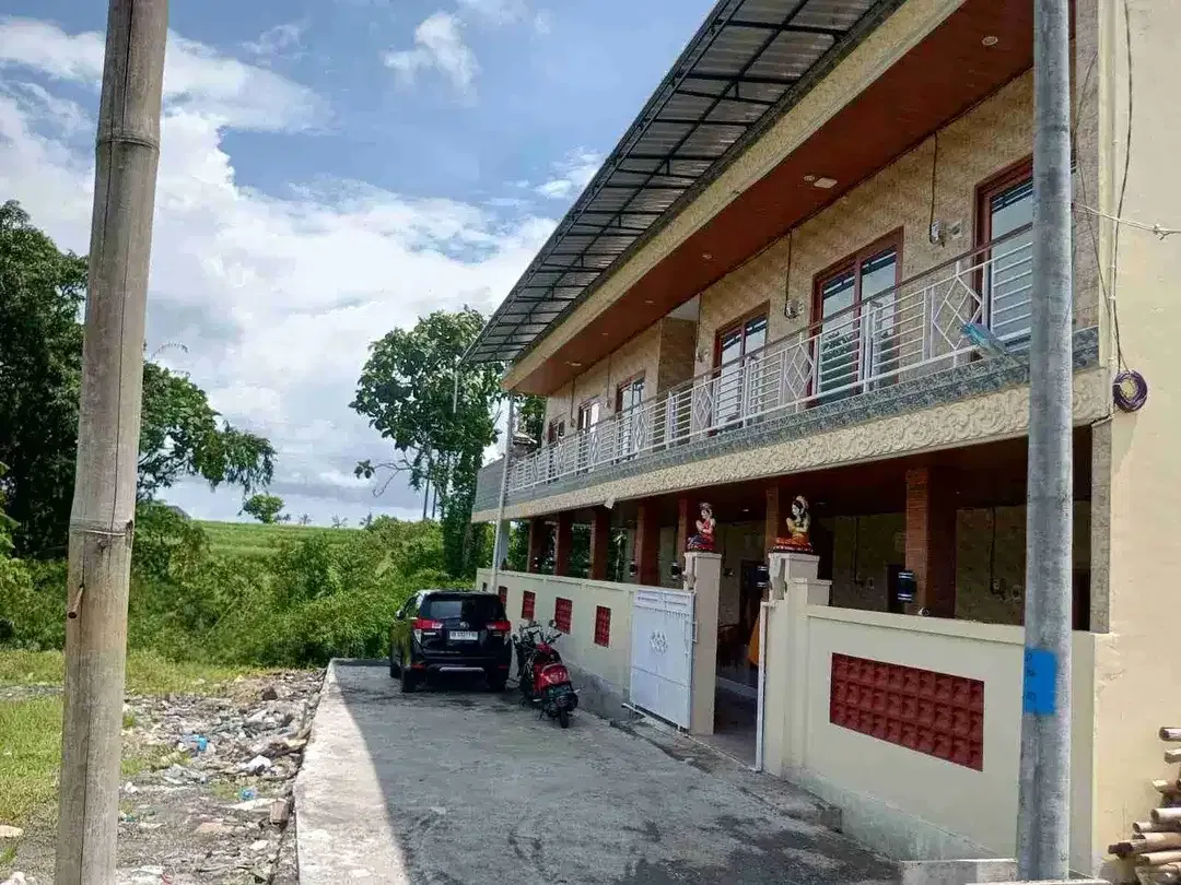DIJUAL RUMAH KOST ELITE LANTAI II DI ABIANBASE BADUNG FULL PENYEWA TINGGAL PETIK HASIL SAJA DEKAT KE TUMBAKBAYUH CANGGU - Image 1 of 10