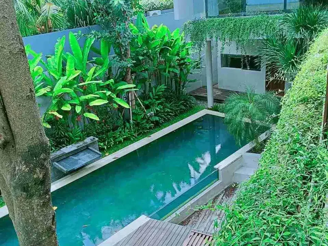 Vila Modern Eksklusif 4 Kamar Kolam Panjang di Bumbak - Image 1 of 10