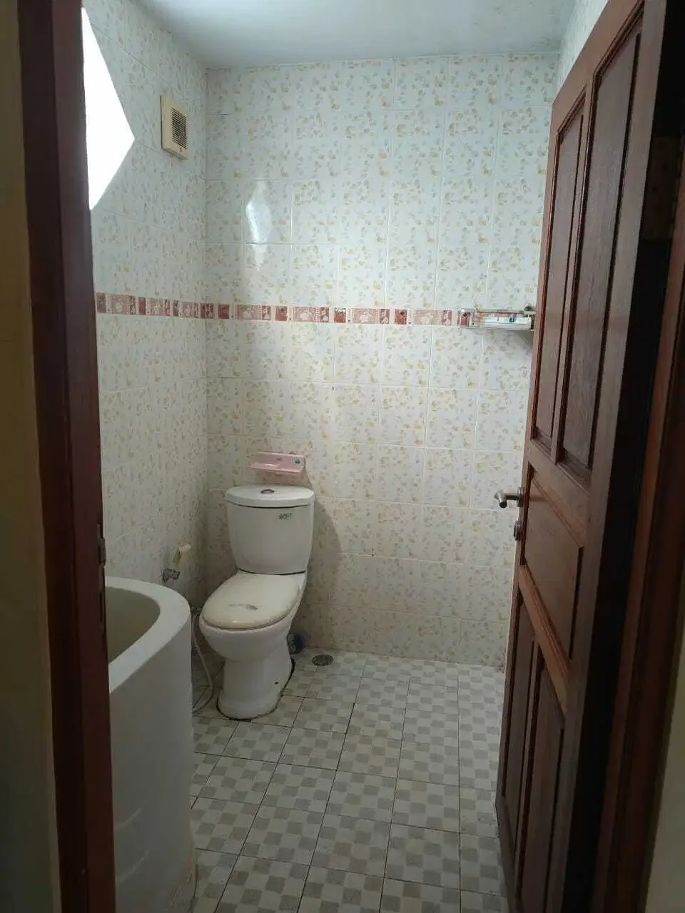 FOR  RENT HUNIAN BALINESE SANGAT LUAS DENGAN KONTUR TANAH 3 STEPPING - Image 8 of 10