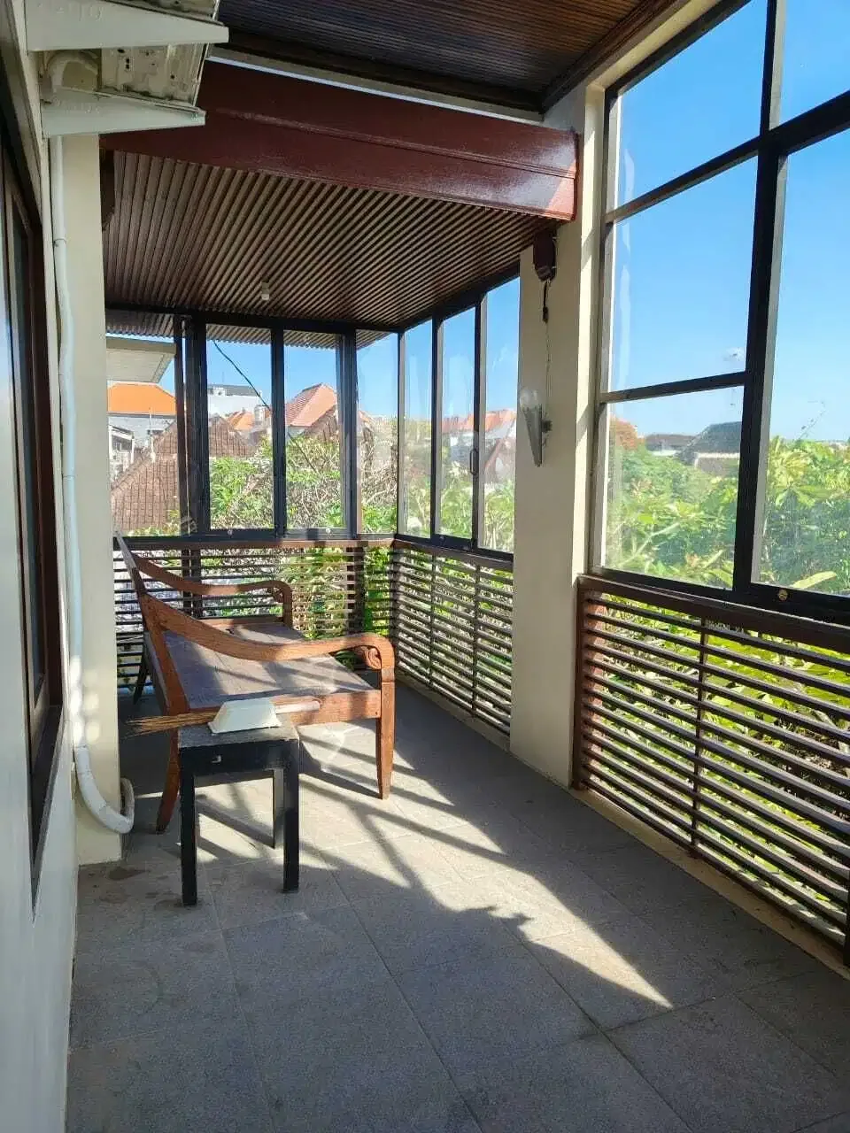 RUMAH SIAP HUNI 4BR FURNISHED LOKASI KESAMBI KEROBOKAN - Image 3 of 10