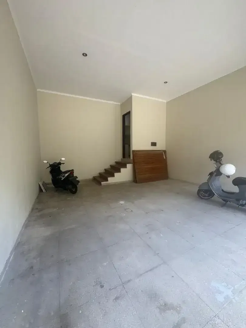RUMAH MEWAH 2 LANTAI DIJUAL - 570 M² - SHM / LEASEHOLD - GARASI BESAR - Image 6 of 10