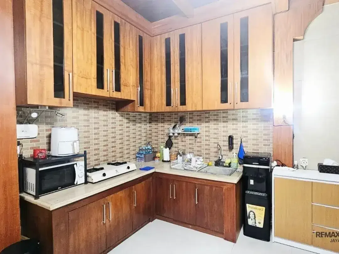 Rumah 8 Kamar Tidur Siap Huni Dijual, di Muding, Kerobokan Area - Image 6 of 9