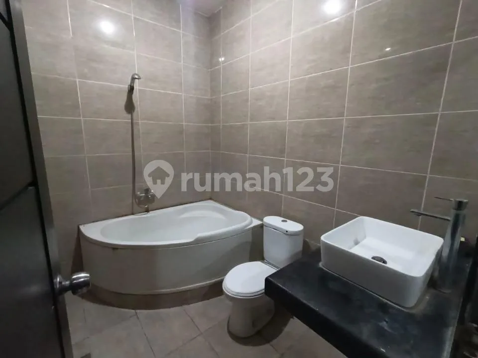 Rumah Siap Huni Berlokasi Strategis Dekat Mall - Image 4 of 4