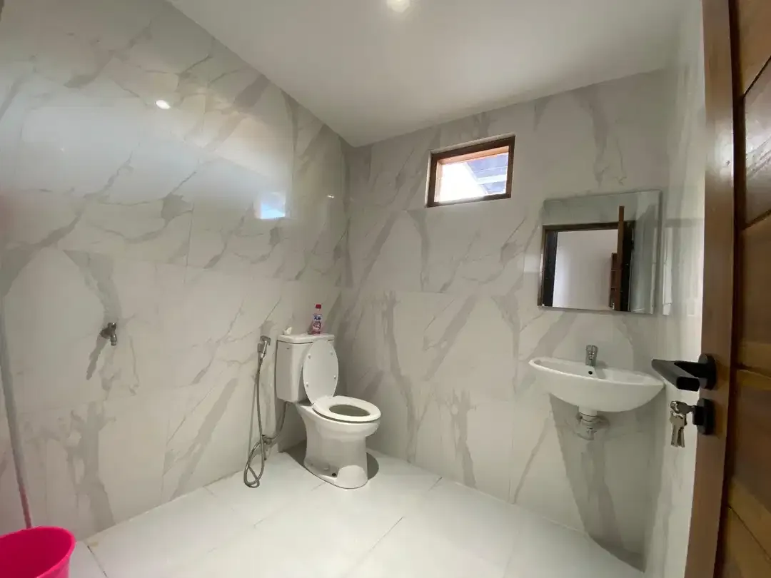 VILLA 4BR NEW MINIMALIS MODERN FURNIHSHED LOKASI JIMBARAN - Image 3 of 10