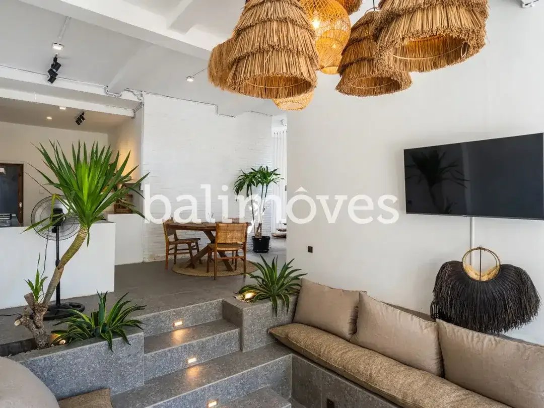 Vila Mediterania Menawan dengan Empat Kamar Tidur di Tepi Pantai Sanur - Image 4 of 10