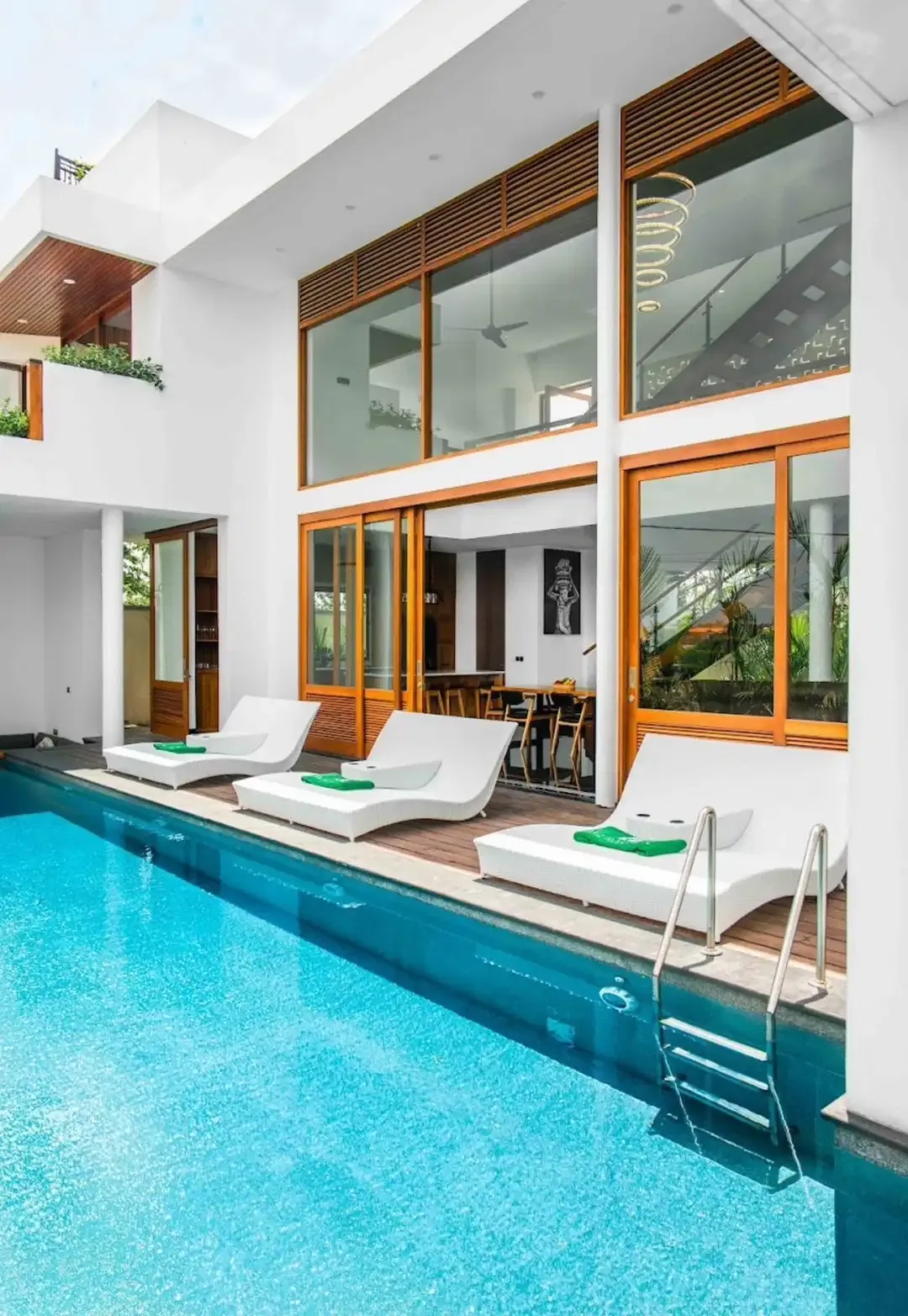 MODERN 5-BEDROOM VILLA FOR SALE – CANGGU BATUBOLONG - Image 1 of 10
