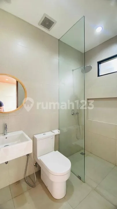 Villa Bangunan Baru Dekat Pantai Lokasi Strategis di Sanur - Image 2 of 4