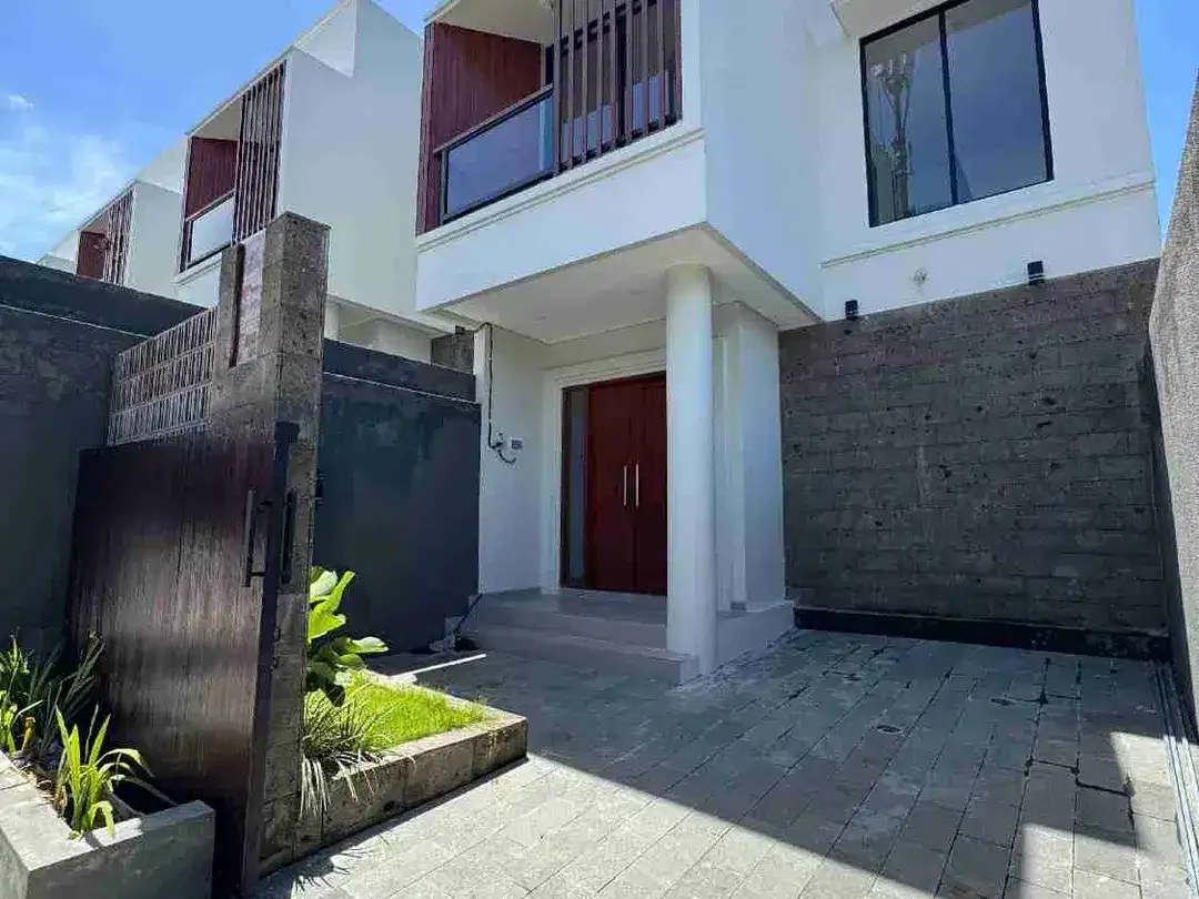 RUMAH SIAP HUNI – LOKASI SANGAT STRATEGIS DEKAT CITRALAND DENPASAR & WATERPARK - Image 7 of 10