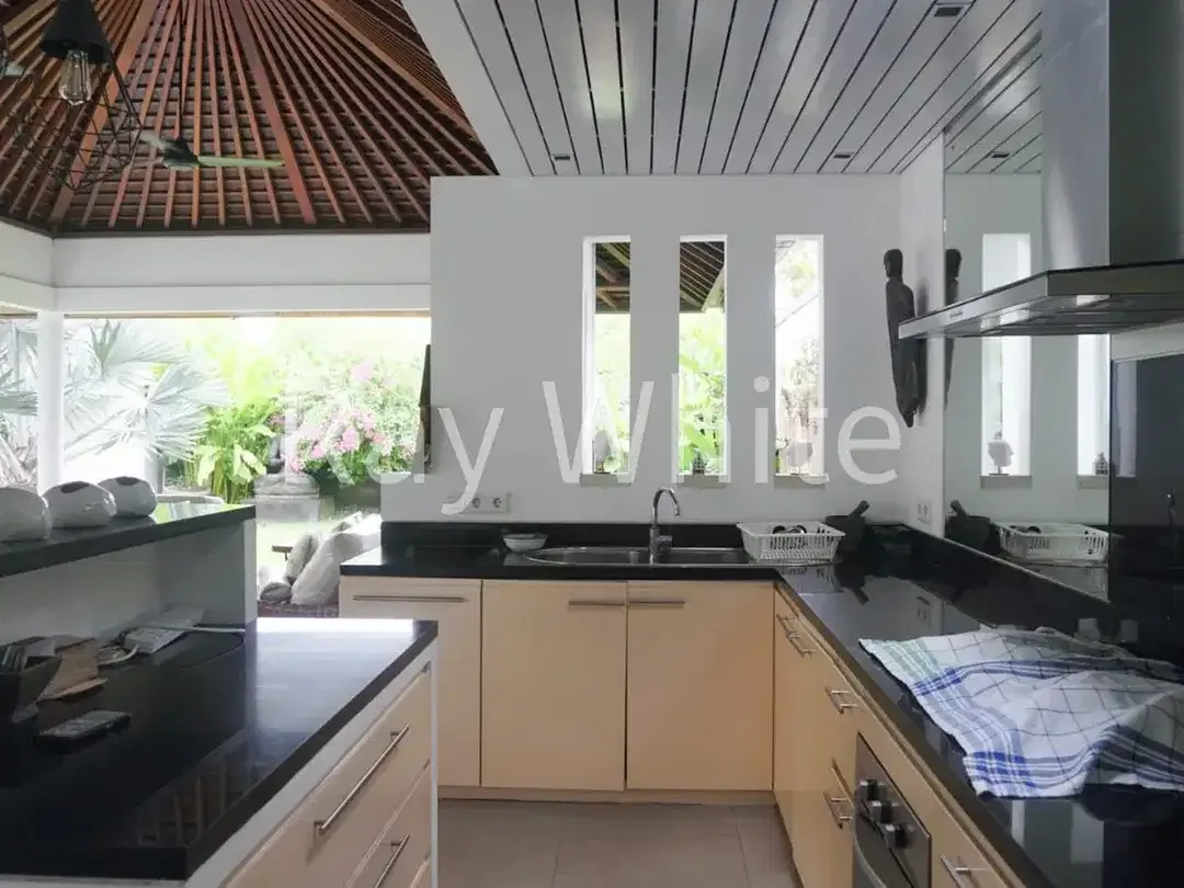 Leasehold - Tranquil 3-Bedroom Villa with Expansive Garden Prime Sanur - Image 6 of 10
