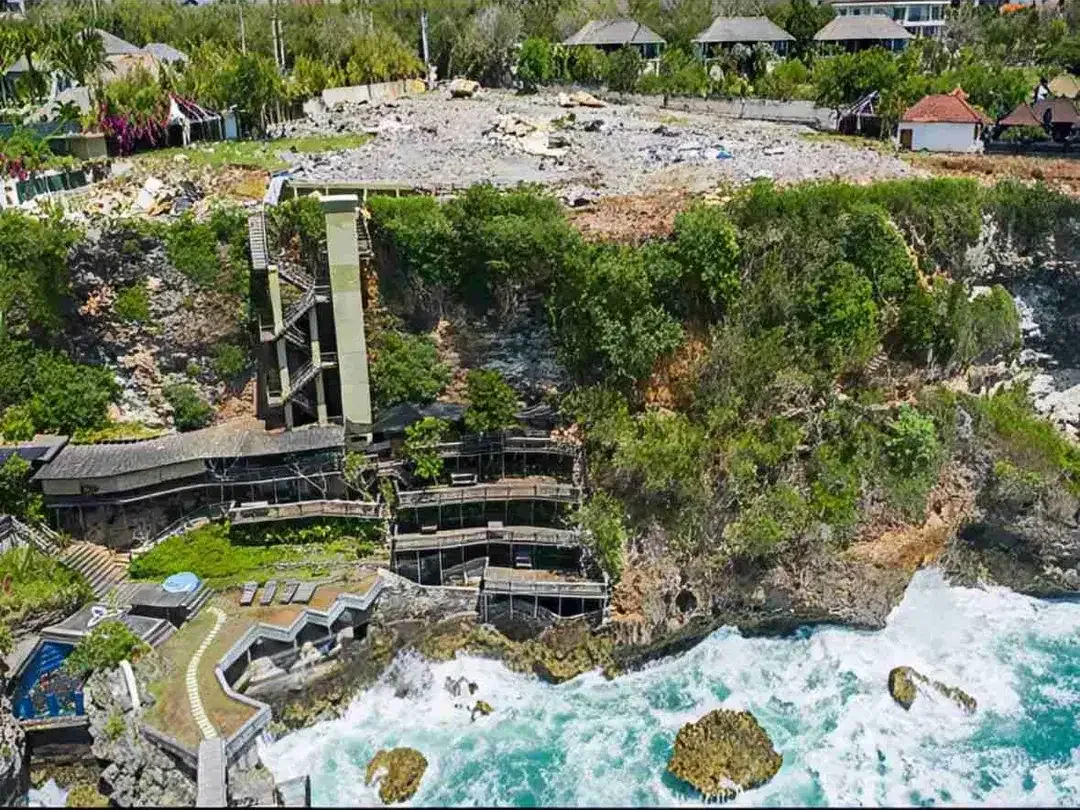 Tanah Tebing Pantai Uluwatu Full View Laut dan Sunset - Image 2 of 10