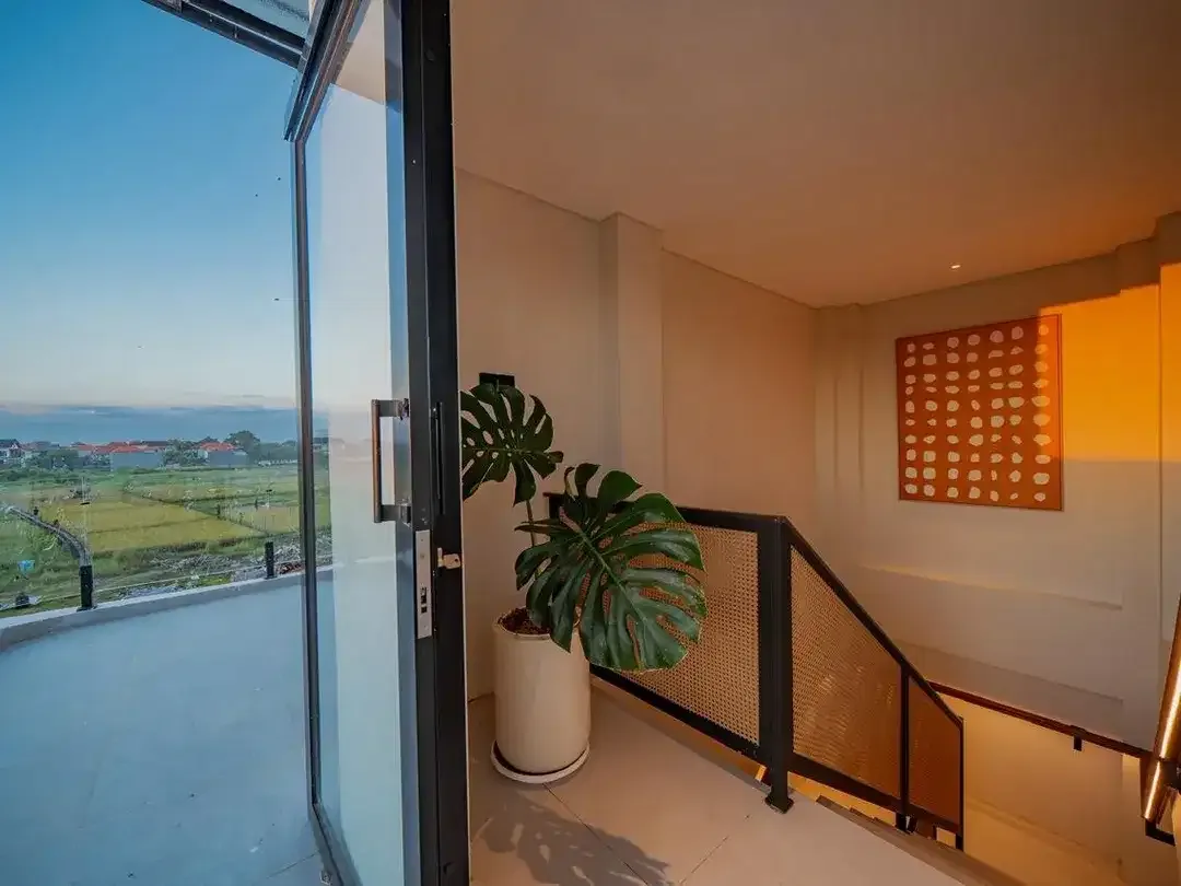 EXCLUSIVE BOUTIQUE TROPICAL VILLA IN PRIME SEMINYAK - Image 6 of 10