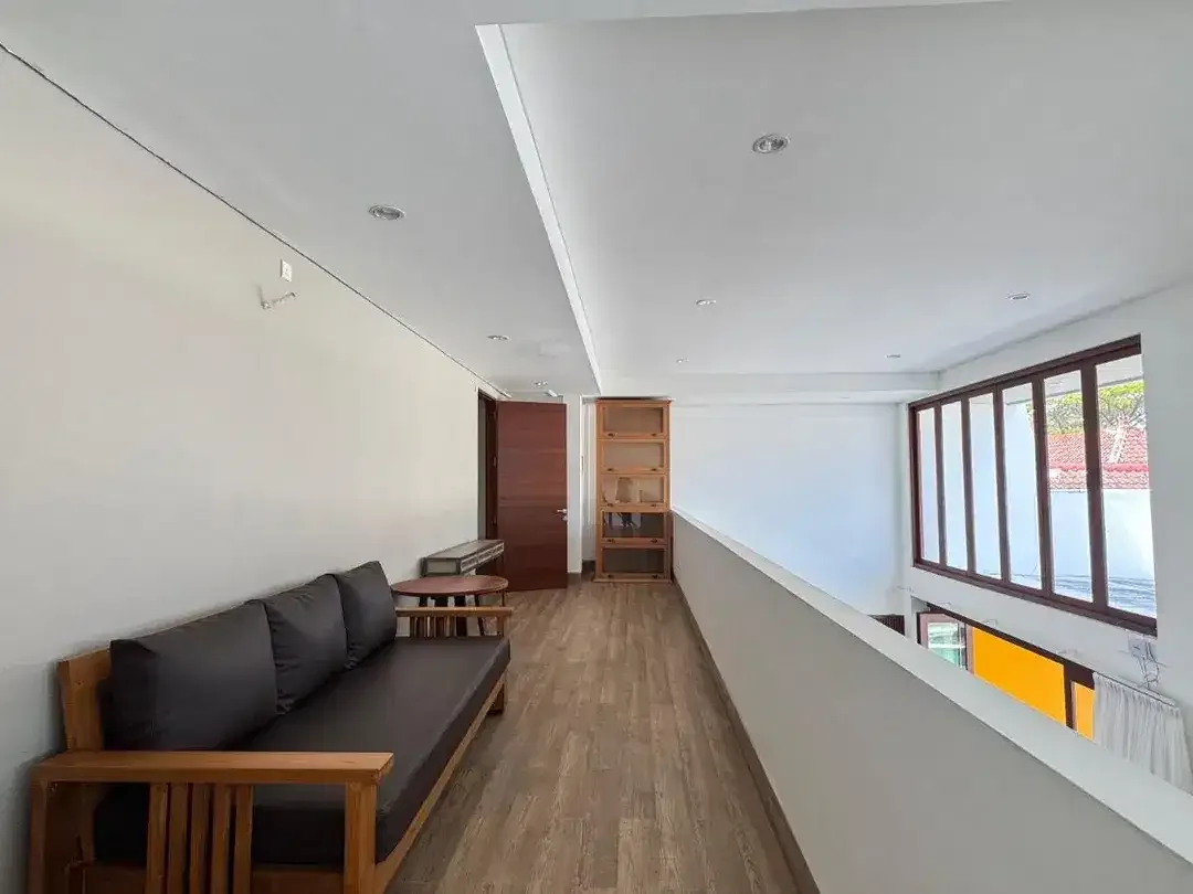 Dijual - Villa Bergaya Modern di Kerobokan Kelod, Furnished, Dekat Dari Daerah Seminyak dan Canggu - Image 8 of 10
