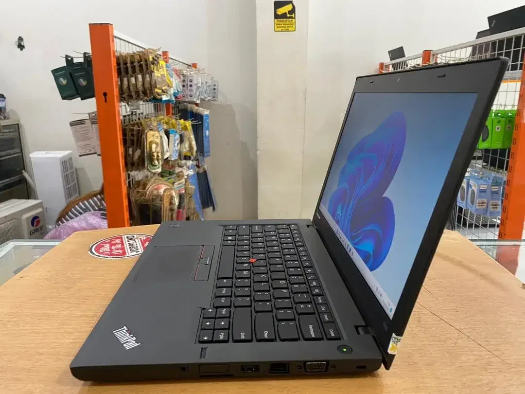 Lenovo ThinkPad T450 Core i7 Ram 8GB SSD 128GB Slim Mulus Bergaransi - Image 4 of 10