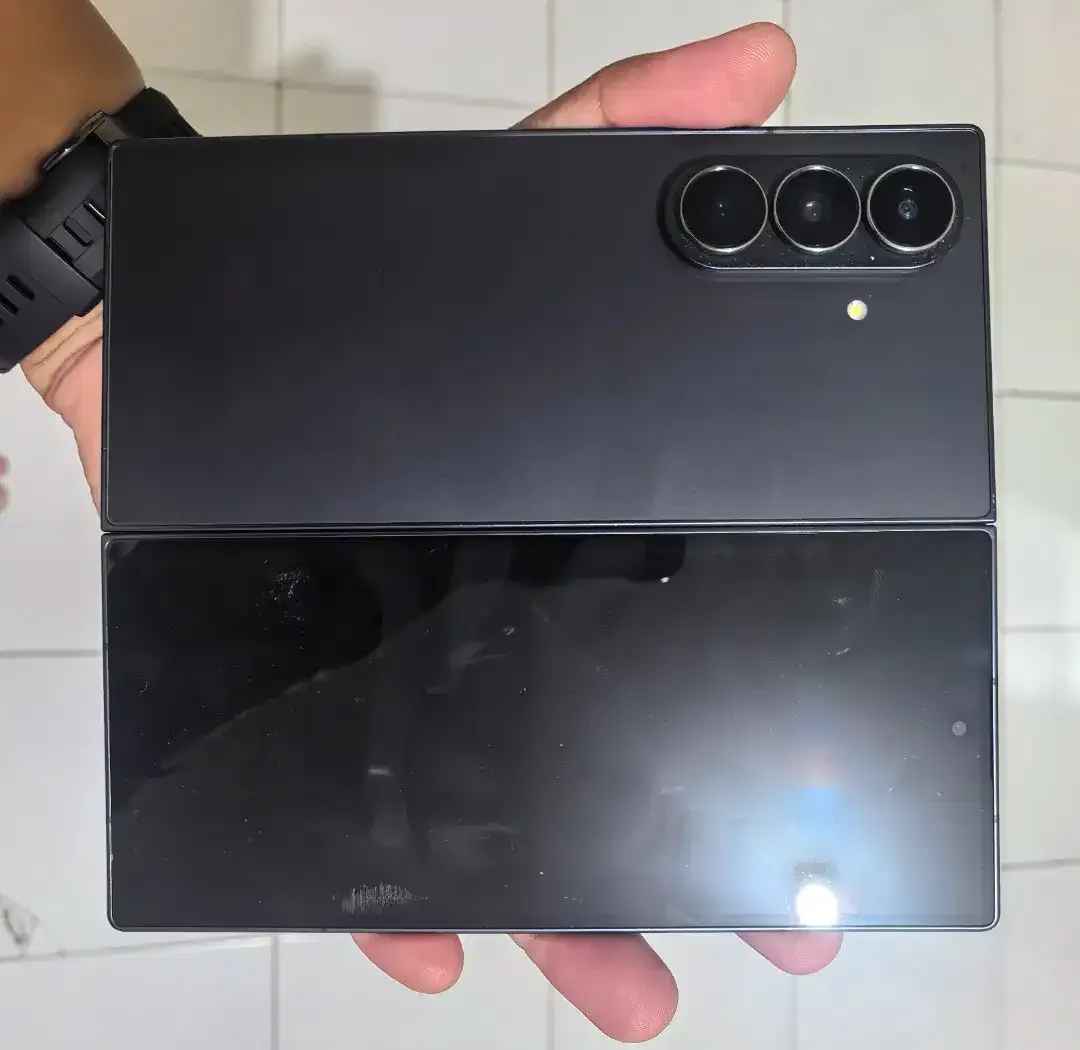 Samsung Galaxy Fold 7 - Image 4 of 6