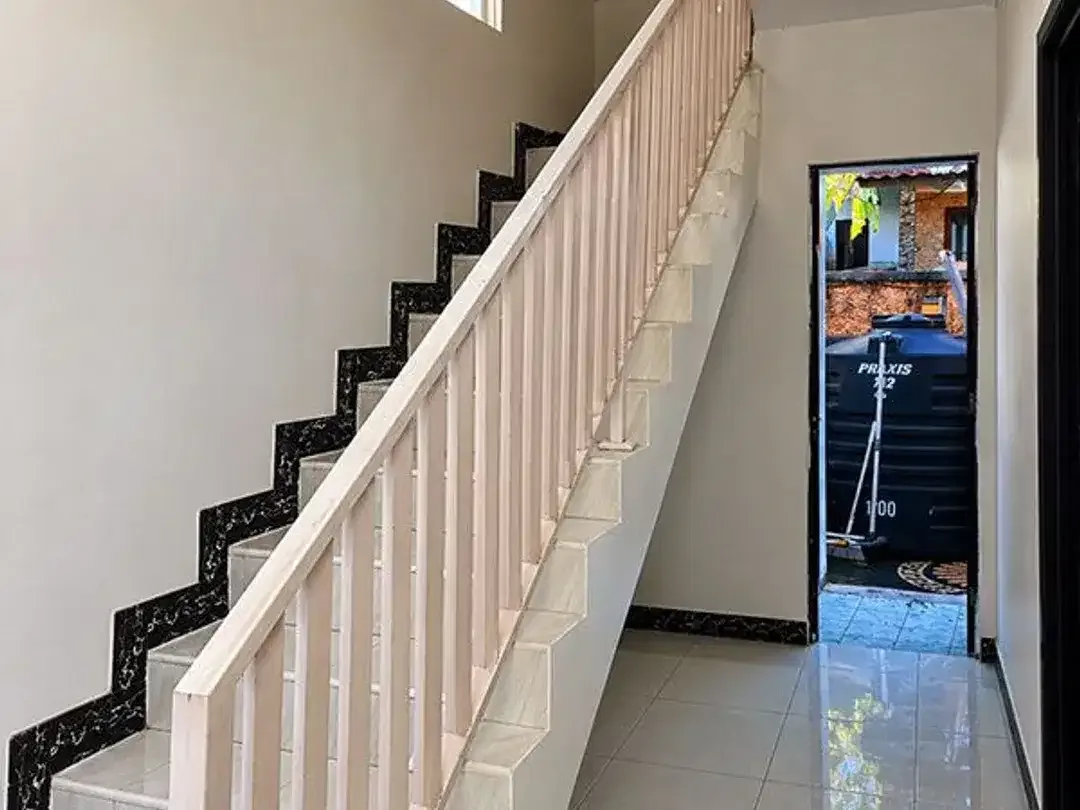 [AMS-054.AGH]  Dijual Rumah 2 lantai 3 Kamar Super Strategis - Perum Dalung Permai Badung - Image 5 of 9