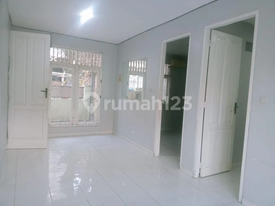 Rumah dengan 3 Kamar di Taman Griya Permai Jimbaran - Image 4 of 4