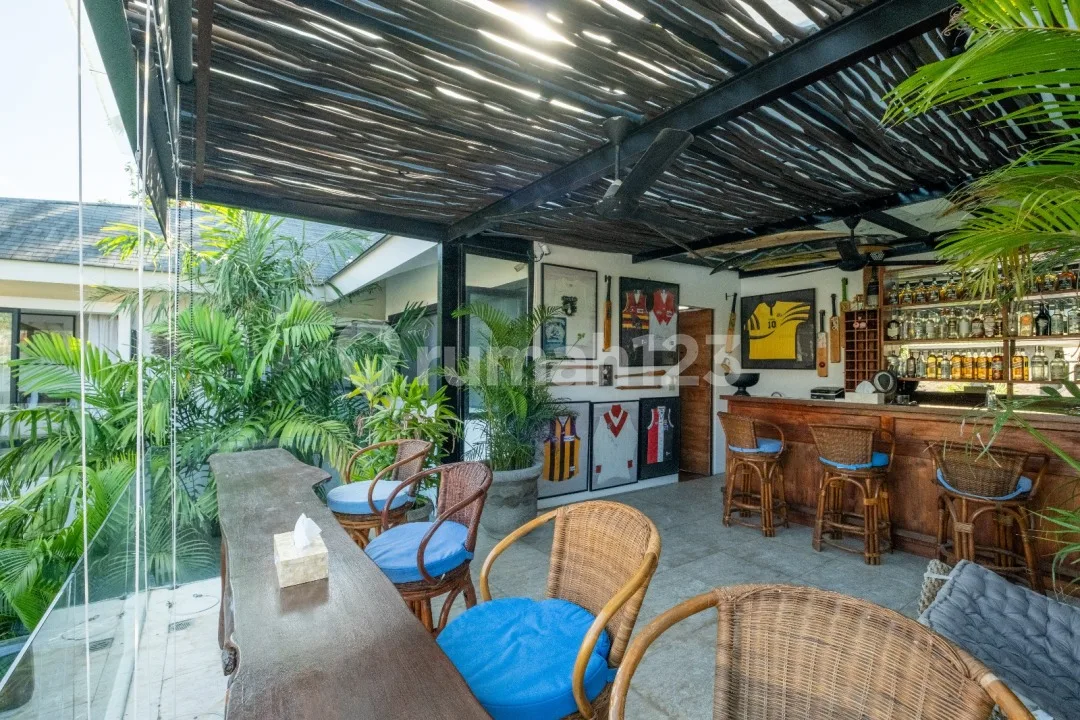 Disewakan Luxury Villa Canggu 4Br Dekat Pantai Batu Bolong - Image 2 of 4
