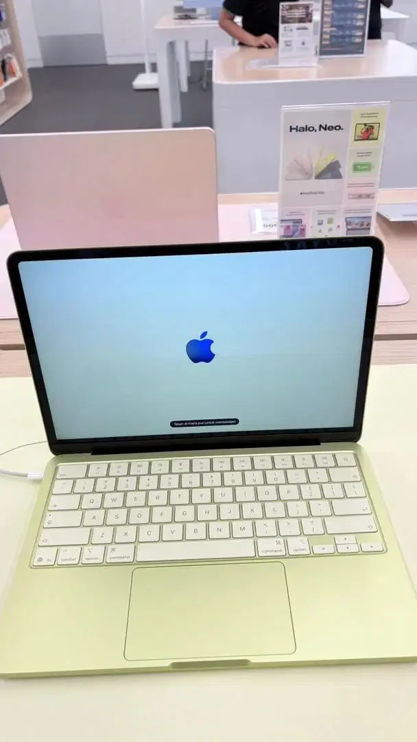 Macbook Neo New bersegel garansi resmi apple - Image 2 of 4