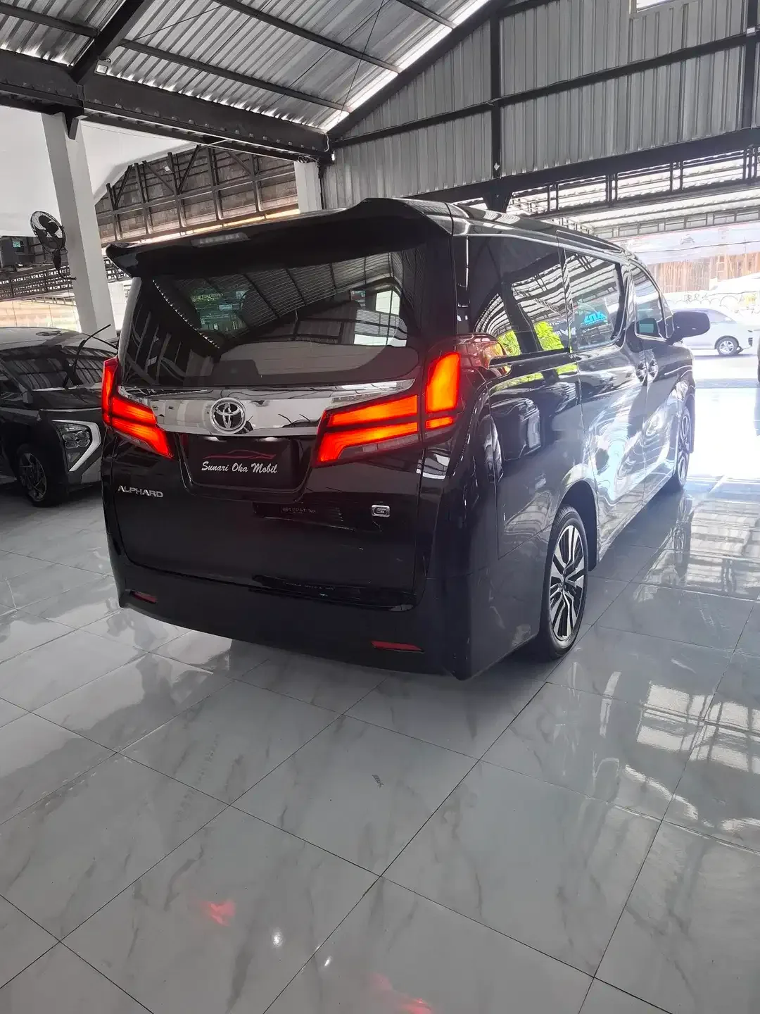 Toyota Alphard G facelift - Image 3 of 8