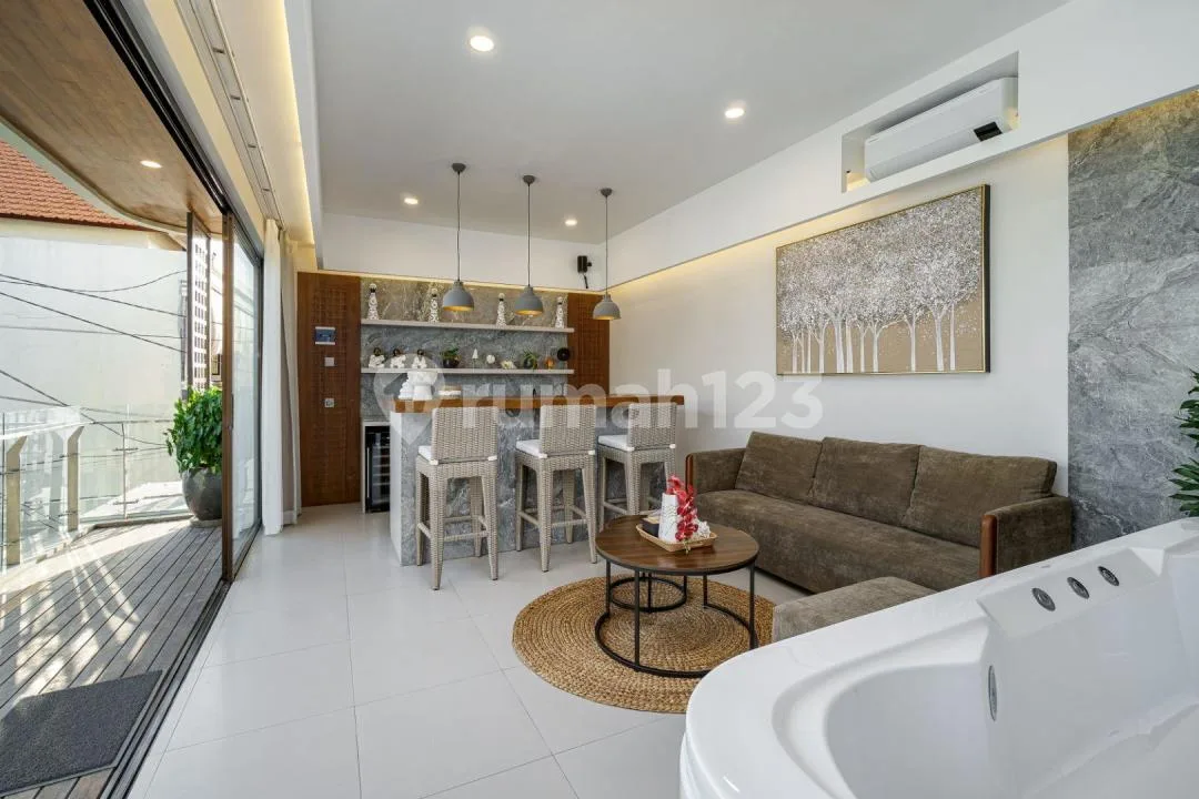 Dijual Villa Mewah Brand New di Lokasi Strategis Seminyak Bali - Image 2 of 4