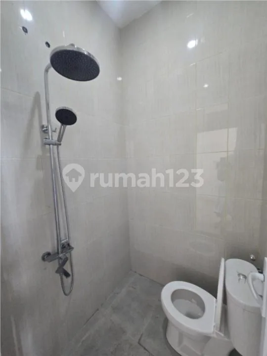 Ruko 3 Lantai Siap Pakai, SHM, Lokasi Premium - Image 3 of 4