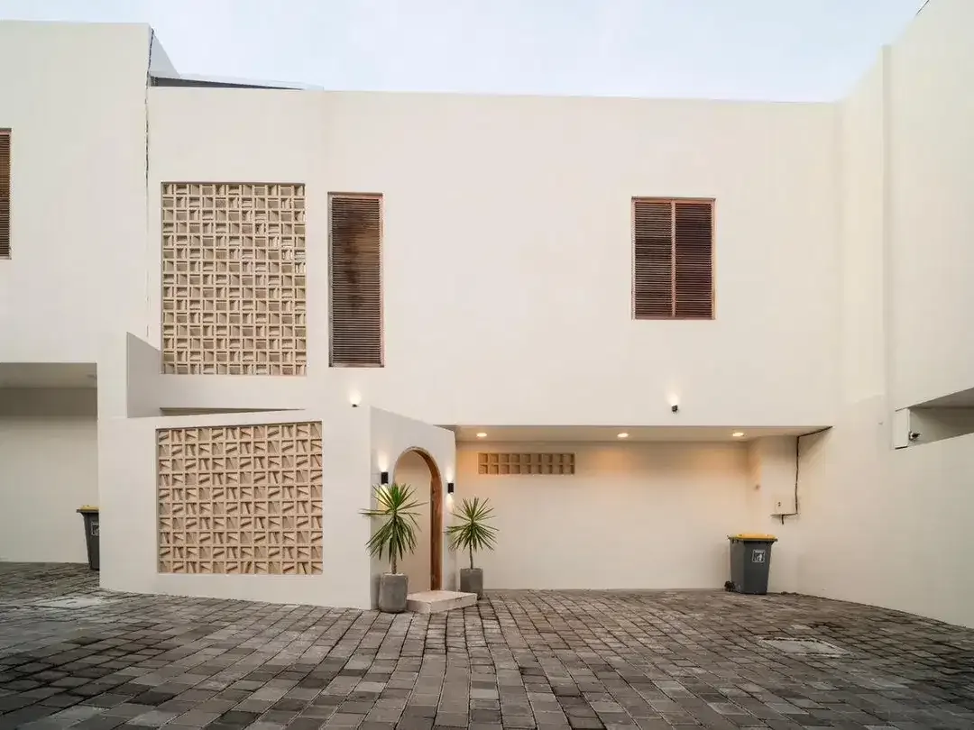 BRAND NEW VILLA 2 LANTAI DI CANGGU KUTA UTARA DEKAT PANTAI BERAWA - Image 1 of 10