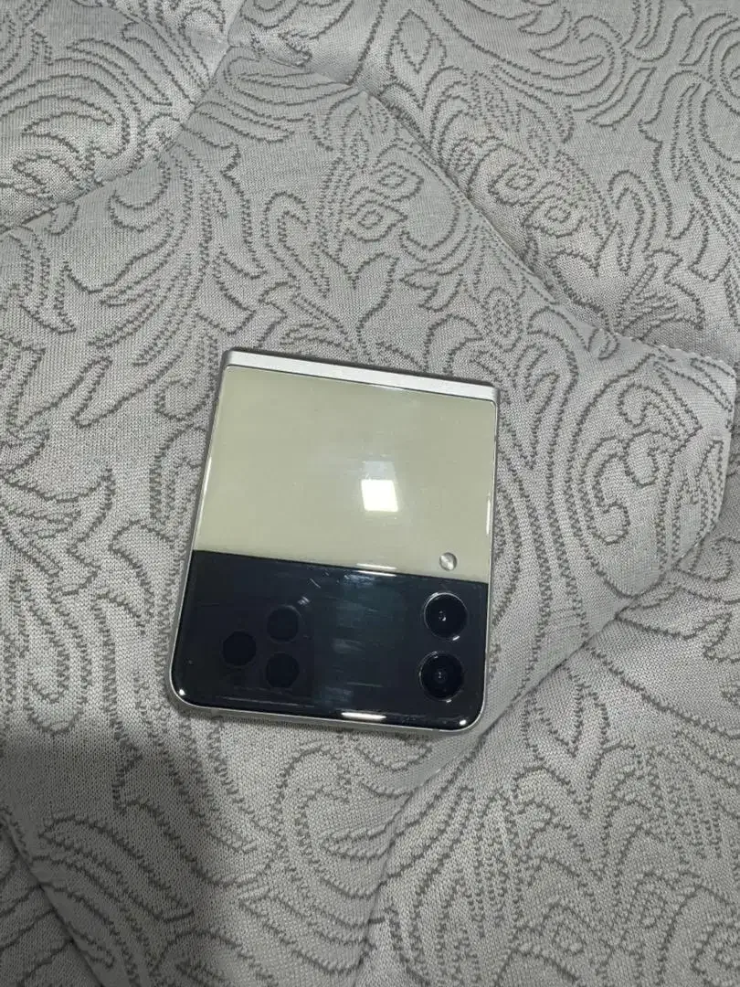 Samsung Flip 3 Ram 8/256 Sein Normal mulus fullset - Image 1 of 4