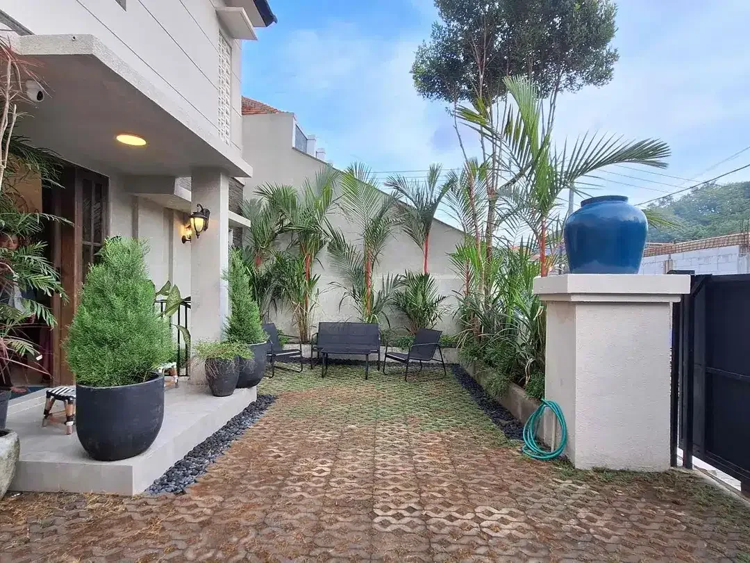 Dijual Rumah Style Modern Kolonial di Lingkungan Perumahan One Gate System Security 24hr area Taman Griya - Image 3 of 10