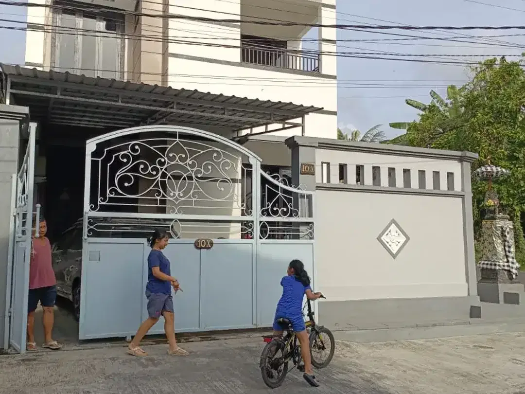 Dijual rumah terawat nyaman dan aman 2 lantai dekat gunung catur dan kebo iwa posisi hook lokasi gatsu barat denpasar - Image 2 of 9