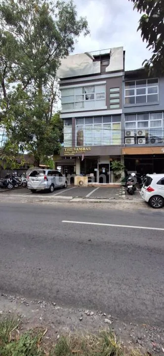 Gedung 4 Lantai + Restoran & Spa di Renon | SHM | LT 170 MÂ² | Rp6,8 M - Image 2 of 4