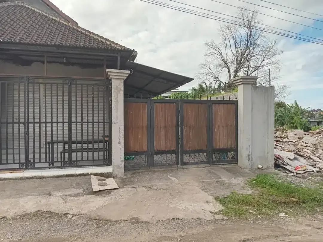 Dijual Rumah dengan Luas Tanah 5 Are - Image 1 of 10