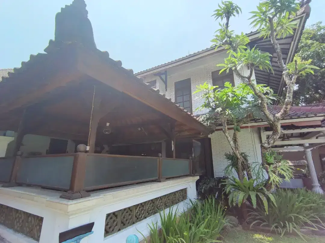 DISEWA VILLA 4BR SANUR –RUANGAN LUAS| SHARED BIG POOL|PAVILIUN OUTDOOR - Image 2 of 10