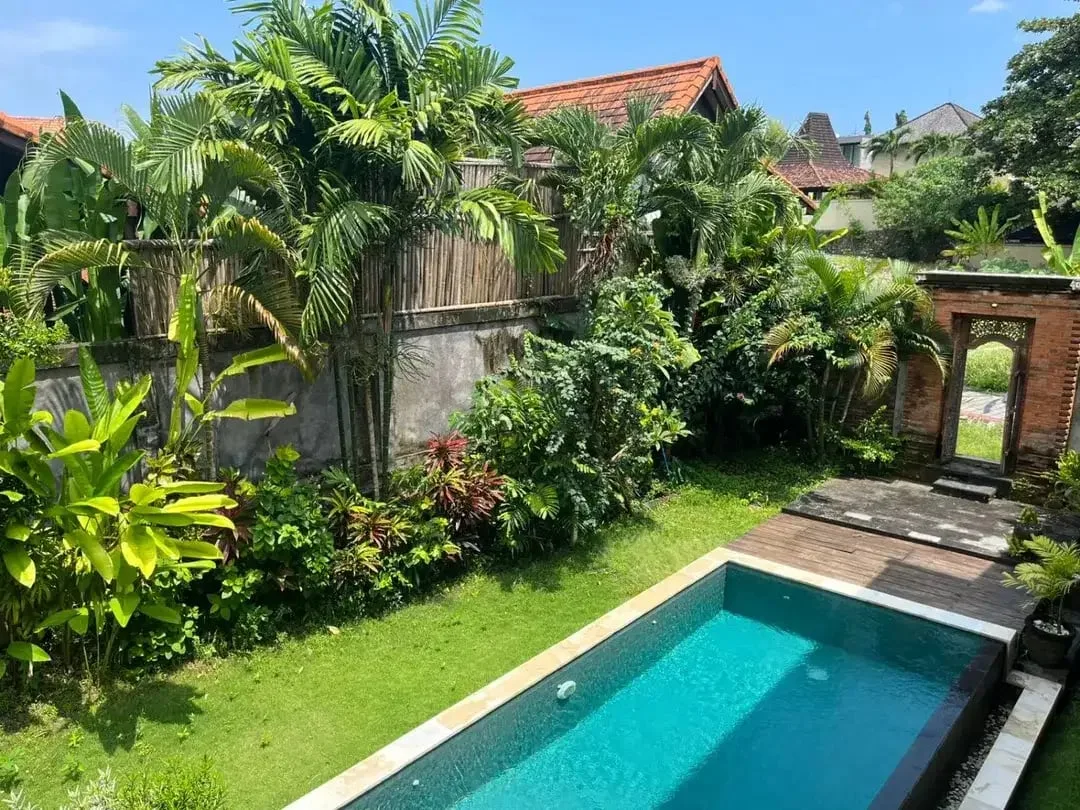 Disewakan villa cantik dengan lokasi strategis di kawasan Banjar Canggu, Kuta Utara – Bali. Cocok untuk tempat tinggal maupun investasi rental villa. - Image 1 of 10