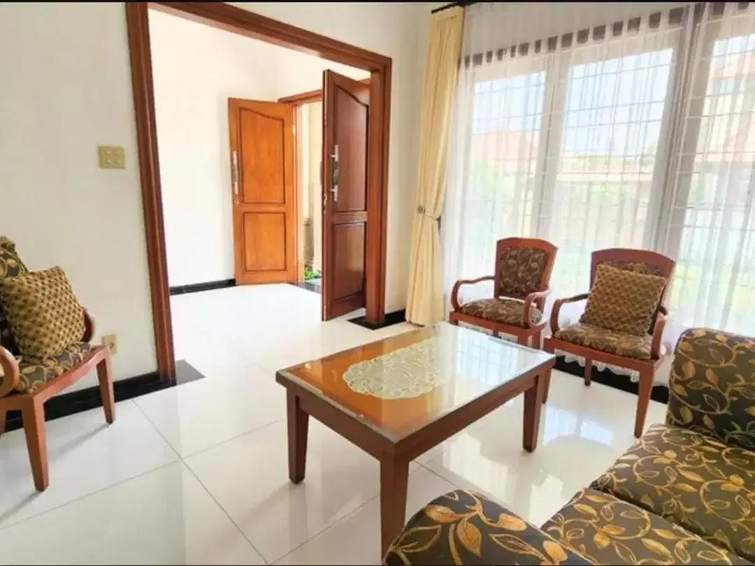 Rumah Mewah Sangat Terawat 2 Lantai Dijual, di Renon - Image 9 of 10