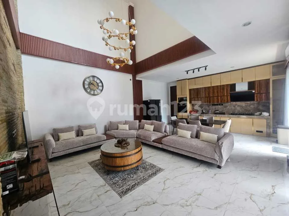 Dijual Rumah Mewah Style Villa Lantai 3 Lokasi Kerobokan - Image 1 of 4